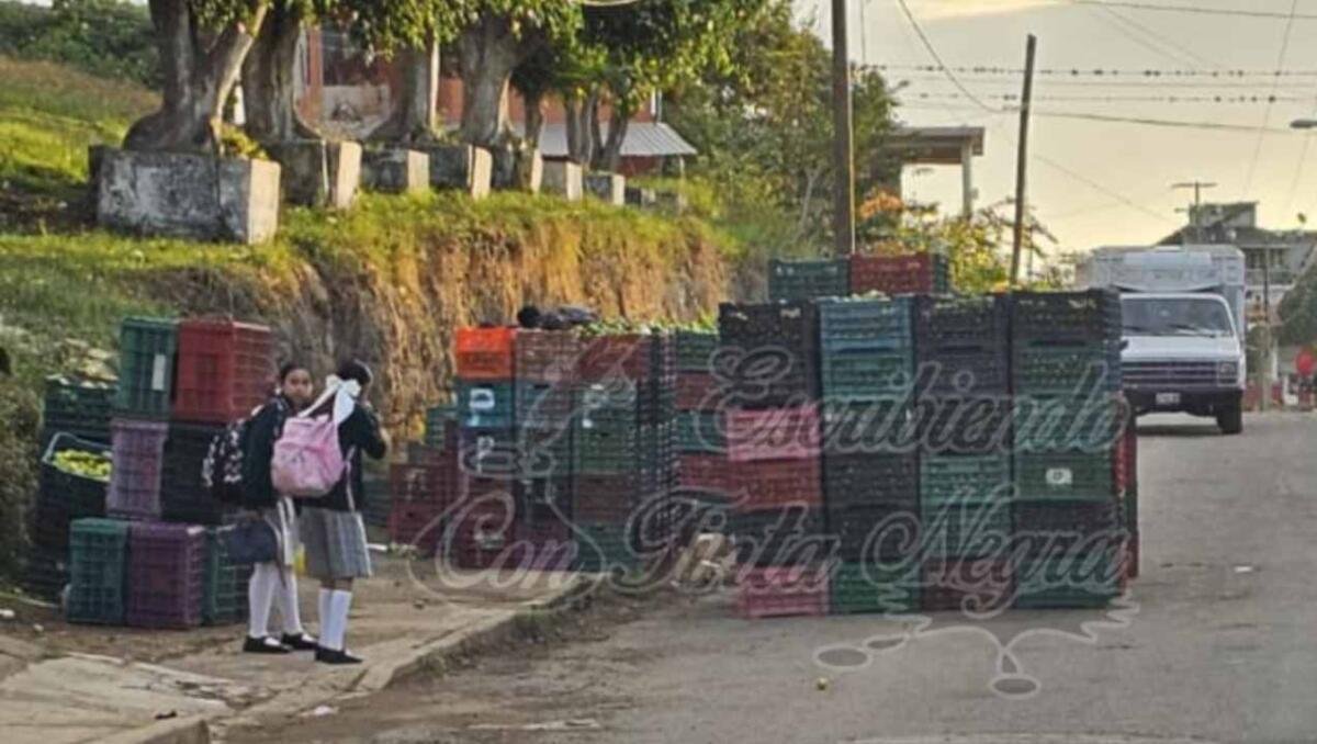 LIMONEROS SE ADUEÑAN DE LAS CALLES DE TLALTETELA