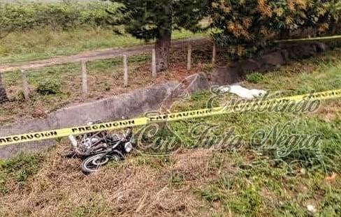 MOTOCICLISTA MUERE TRAS SUFRIR ATAQUE DE EPILEPSIA Y DERRAPAR