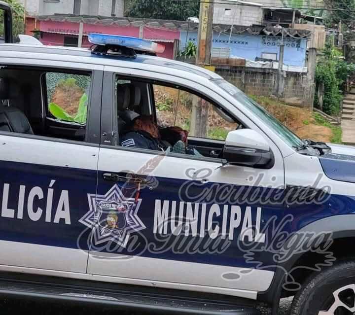 EMBOSCAN A POLICÍAS; HAY CUATRO MUERTOS