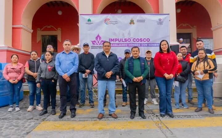 ENTREGAN DEPÓSITOS DE AGUA EN COSCOMATEPEC