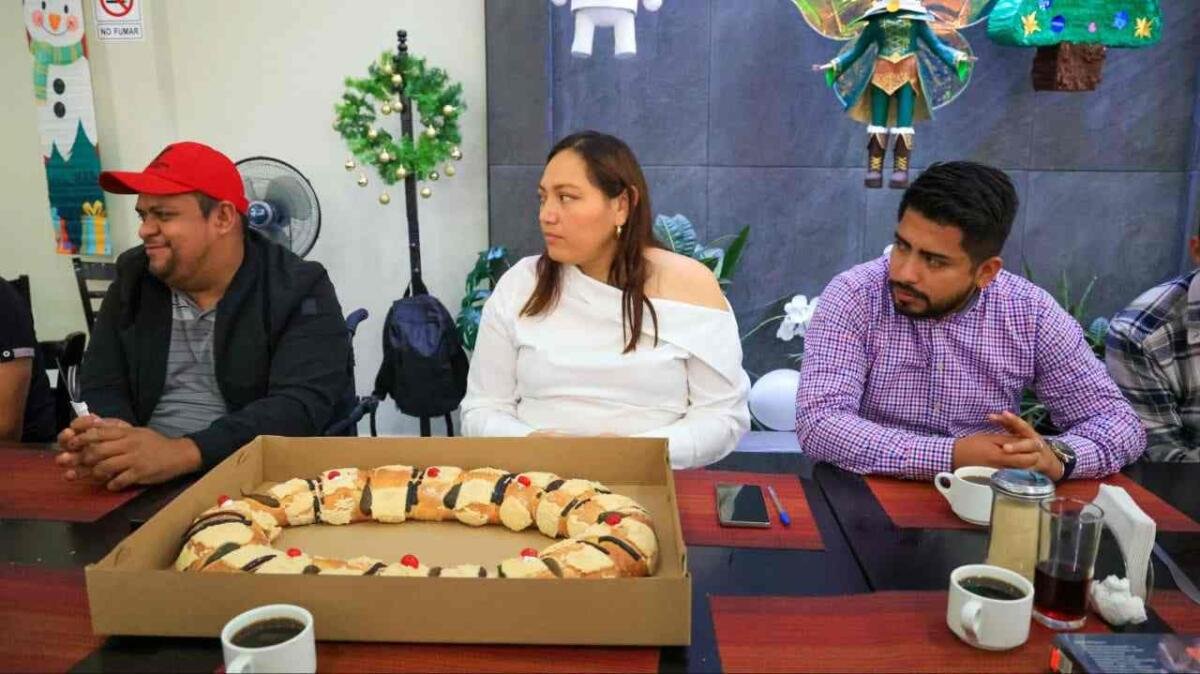 DIPUTADOS CELEBRAN EL DÍA DEL PERIODISTA CON CONVIVENCIA Y TRADICIONAL ROSCA DE REYES