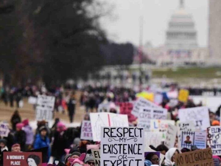 DECENAS DE PERSONAS SE MANIFIESTAN EN WASHINGTON, PREVIO A LA INVESTIDURA DE TRUMP