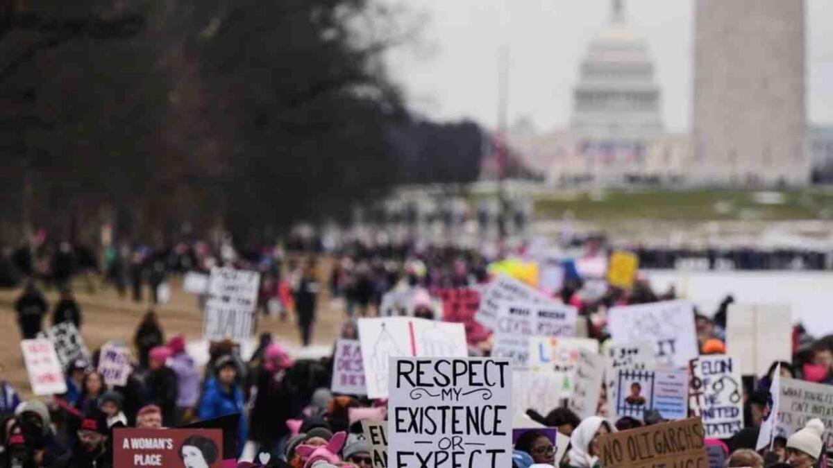 DECENAS DE PERSONAS SE MANIFIESTAN EN WASHINGTON, PREVIO A LA INVESTIDURA DE TRUMP