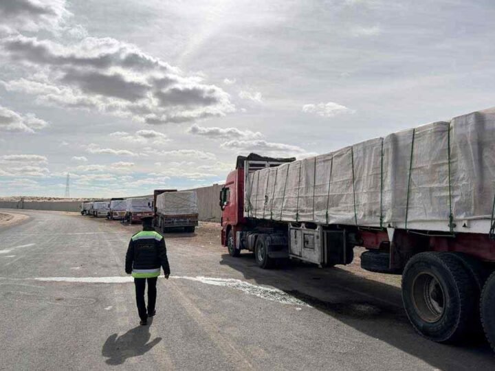 ENTRAN A GAZA CAMIONES CON AYUDA HUMANITARIA A TRAVÉS DE LA FRONTERA EGIPCIA