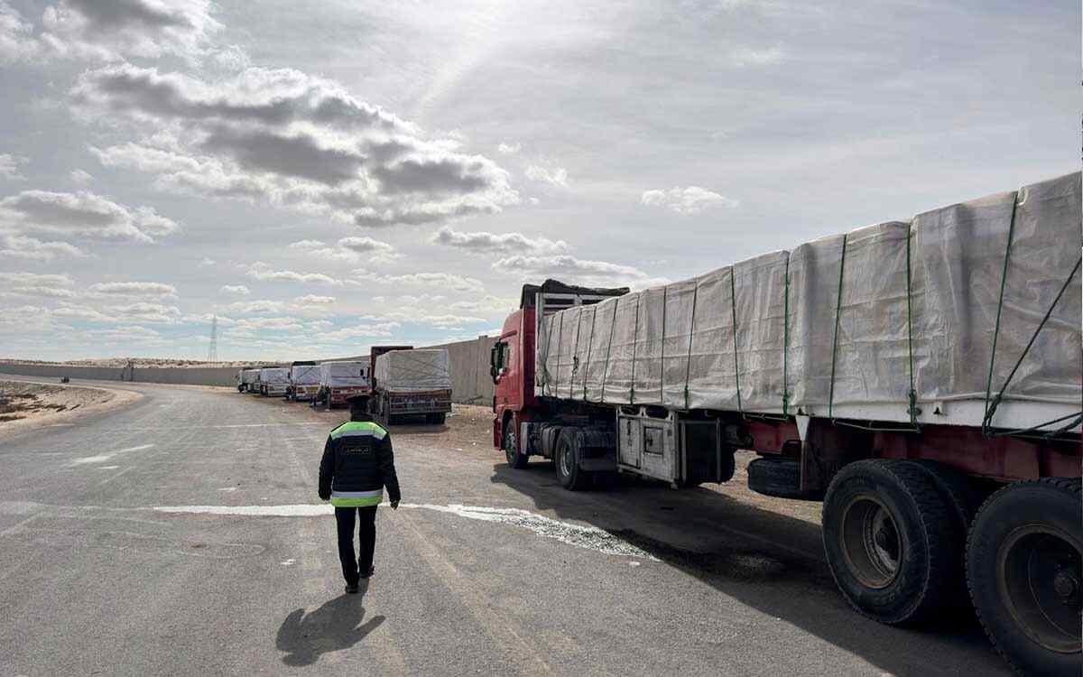 ENTRAN A GAZA CAMIONES CON AYUDA HUMANITARIA A TRAVÉS DE LA FRONTERA EGIPCIA