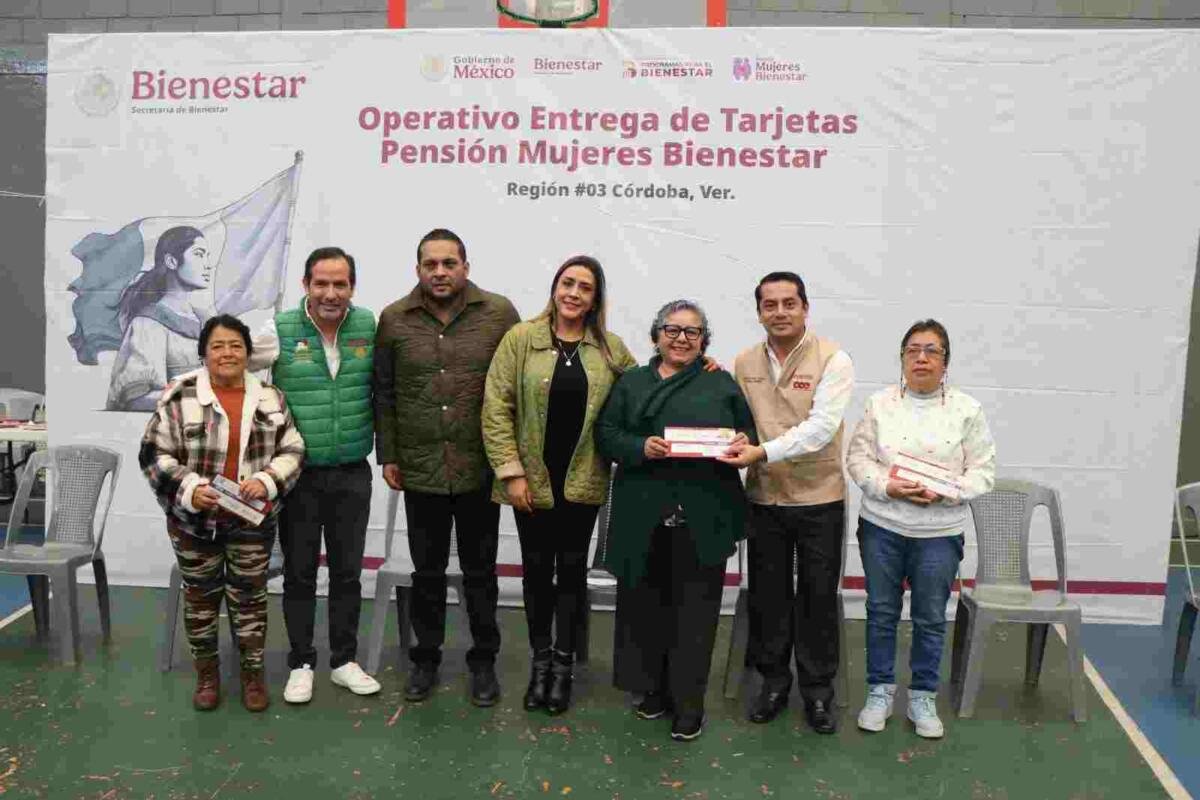 RESPALDA PRESIDENTE MUNICIPAL ENTREGA DE TARJETAS DE MUJERES BIENESTAR