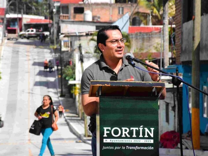 ENTREGA PRESIDENTE MUNICIPAL GERARDO ROSALES OBRA EN SANTA LETICIA