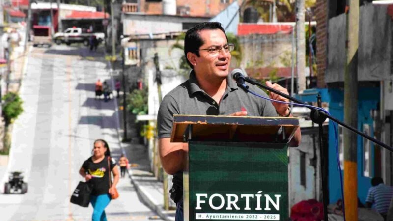 ENTREGA PRESIDENTE MUNICIPAL GERARDO ROSALES OBRA EN SANTA LETICIA