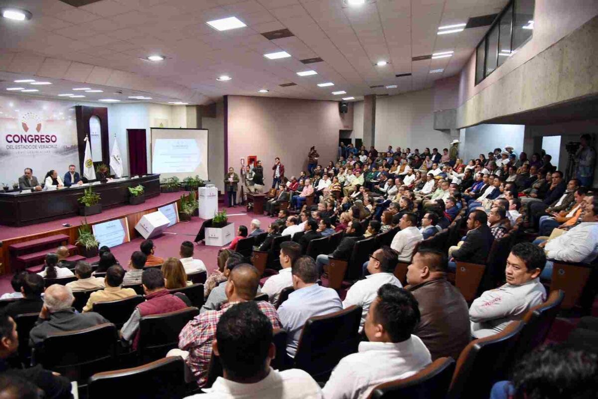 EXHORTA CONGRESO A MUNICIPIOS A ACTUAR CON TRANSPARENCIA Y LEGALIDAD