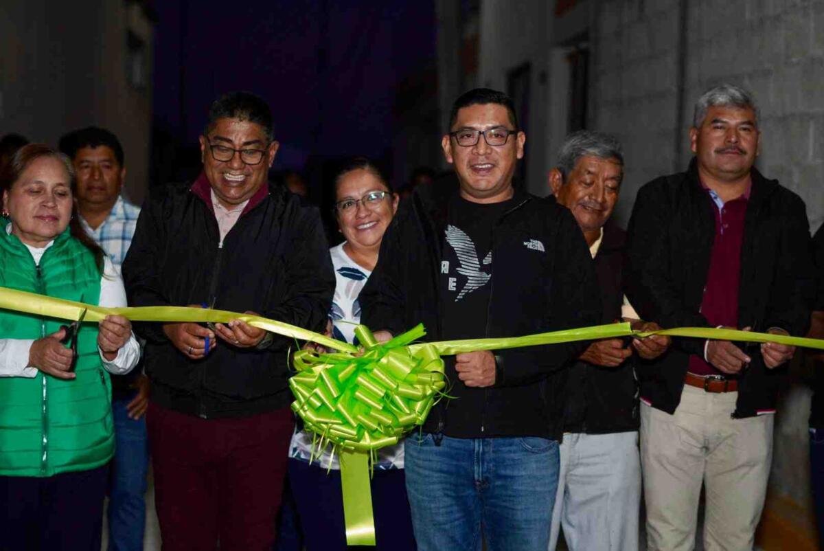 ERNESTO RUIZ INAUGURA CALLE EN LA GARITA