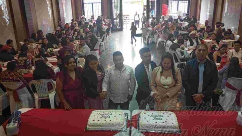 25 PAREJAS SE UNEN EN MATRIMONIO EN ALPATLÁHUAC