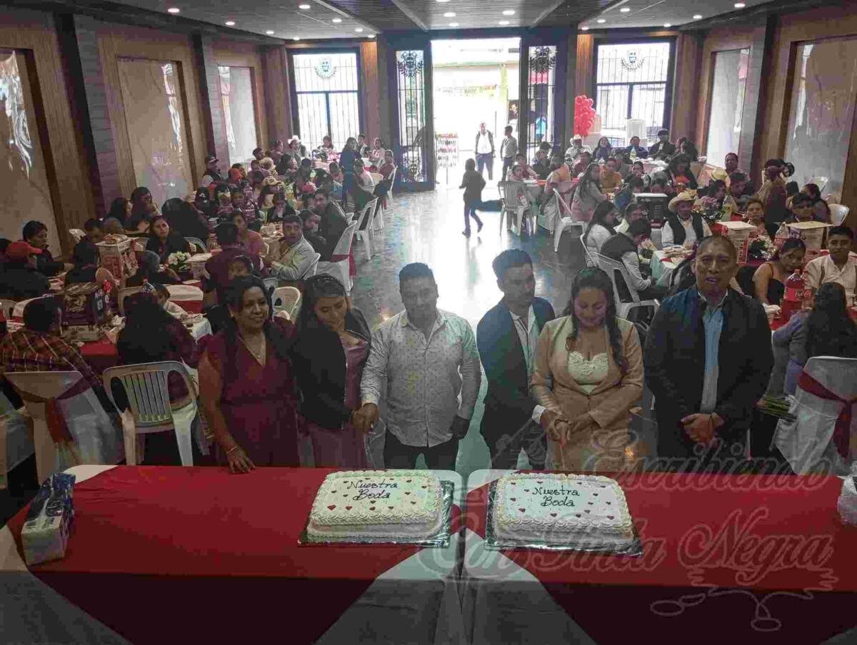 25 PAREJAS SE UNEN EN MATRIMONIO EN ALPATLÁHUAC