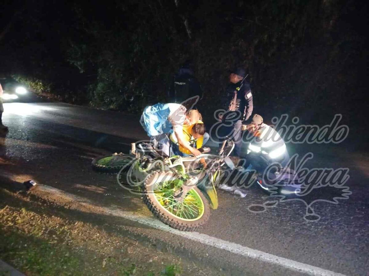 DERRAPA MOTOCICLISTA EN BARRANCA DE CHOCAMÁN