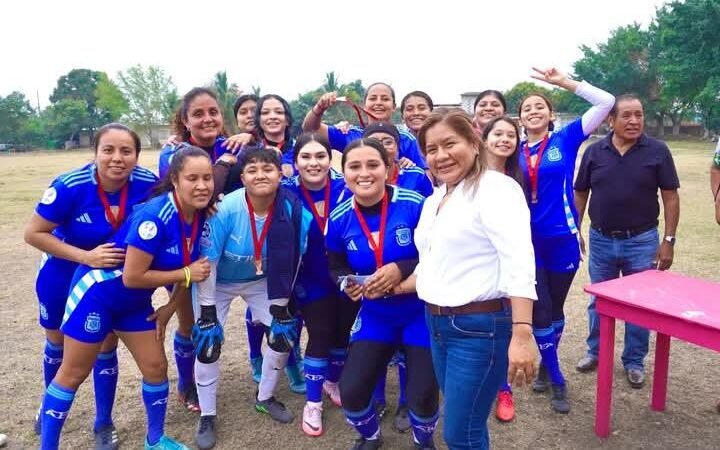 AZULITOS FC CAMPEONAS DE LIGA DE FUTBOL FEMENIL