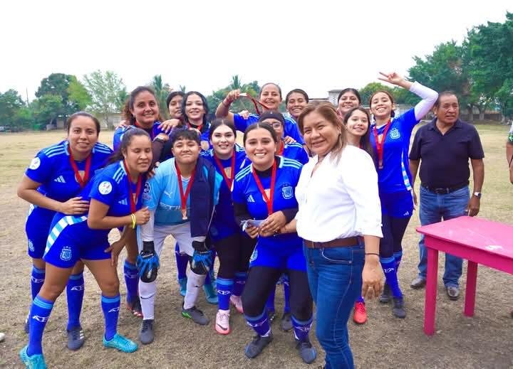 AZULITOS FC CAMPEONAS DE LIGA DE FUTBOL FEMENIL