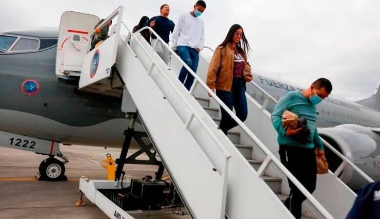 PERÚ RECIBE UN PRIMER VUELO CON 34 CIUDADANOS DEPORTADOS DESDE ESTADOS UNIDOS