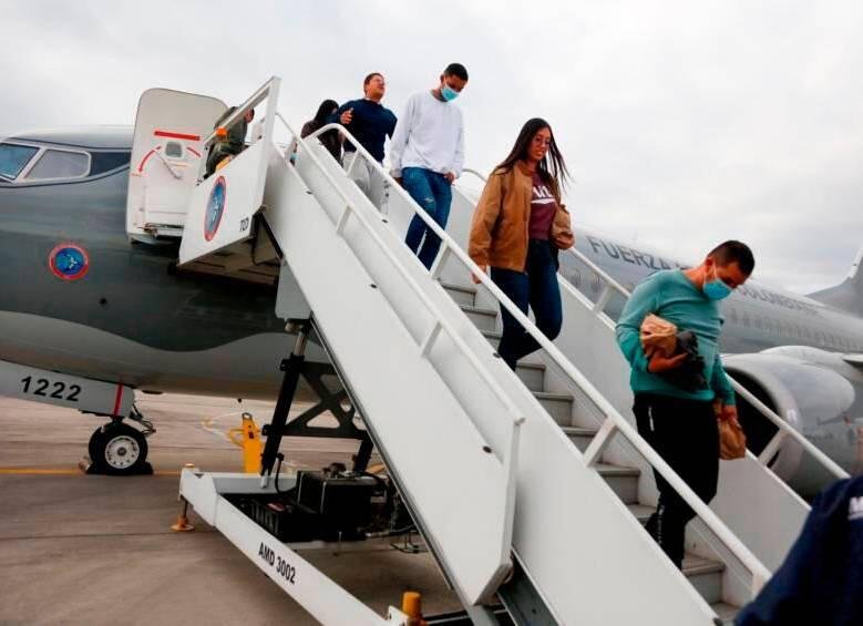 PERÚ RECIBE UN PRIMER VUELO CON 34 CIUDADANOS DEPORTADOS DESDE ESTADOS UNIDOS