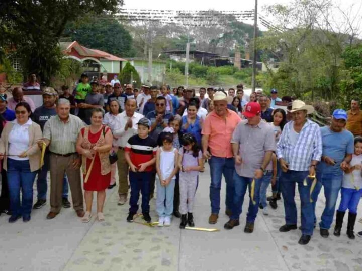 VENTURA DEMUNER INAUGURA OBRA EN PEREGRINA