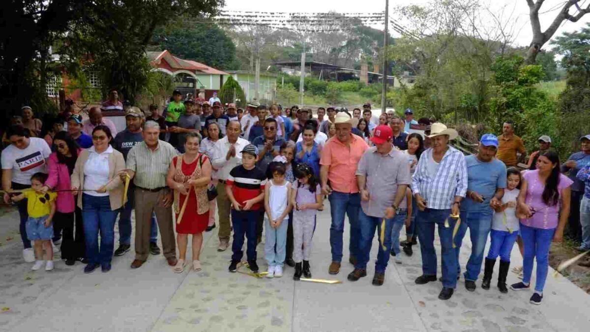 VENTURA DEMUNER INAUGURA OBRA EN PEREGRINA