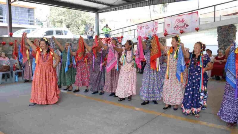 DISFRUTAN ABUELITOS FESTIVAL “FOLKLOR, DANZÓN Y AMOR”