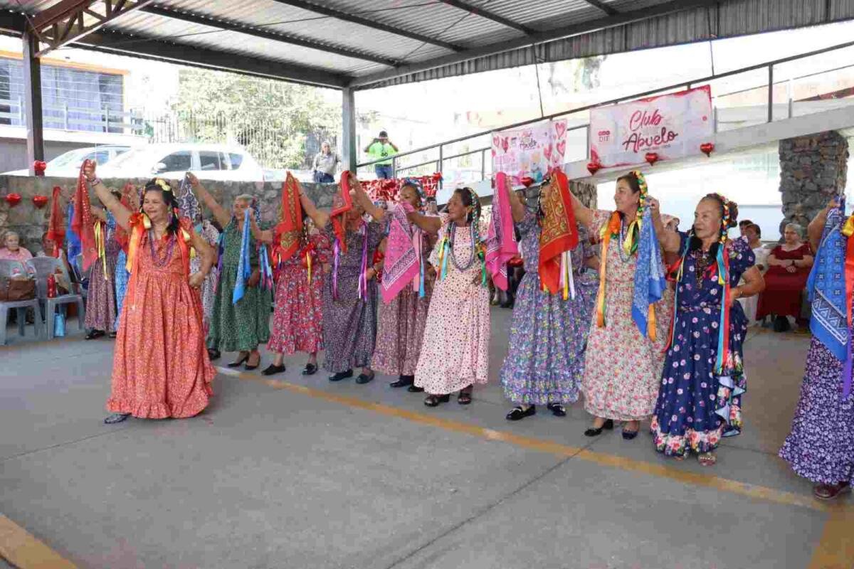 DISFRUTAN ABUELITOS FESTIVAL “FOLKLOR, DANZÓN Y AMOR”