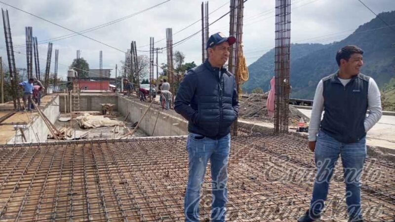 AVANZA CONSTRUCCIÓN DE ALBERCA Y GIMNASIO DE ALPATLÁHUAC