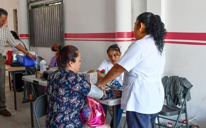 UN ÉXITO, CAMPAÑA DE SALUD EN ATOYAC