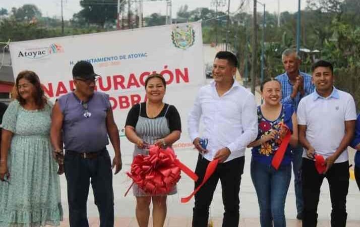 INAUGURA ALCALDE DE ATOYAC REHABILITACIÓN DE CALLE EN POTRERO NUEVO