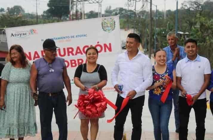 INAUGURA ALCALDE DE ATOYAC REHABILITACIÓN DE CALLE EN POTRERO NUEVO