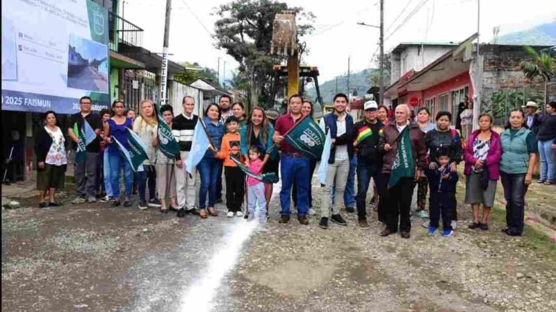 AUTORIDADES DAN BANDERAZO A PAQUETE DE OBRAS 2025