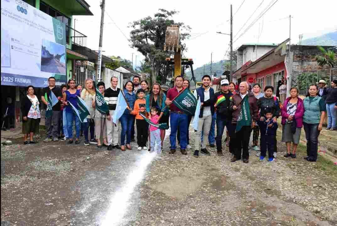 AUTORIDADES DAN BANDERAZO A PAQUETE DE OBRAS 2025