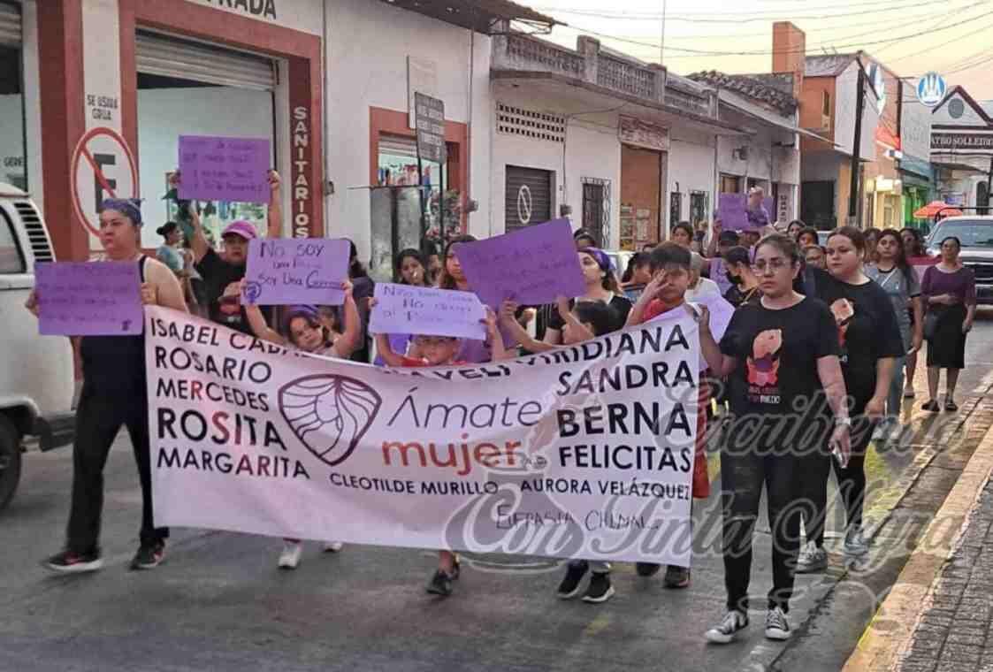 MARCHAN PARA EXIGIR UN ALTO A LAS AGRESIONES CONTRA LAS MUJERES