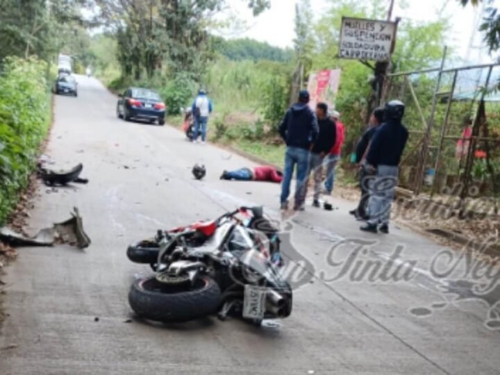 MUERE MOTOCICLISTA AL CHOCAR CON CAMIONETA