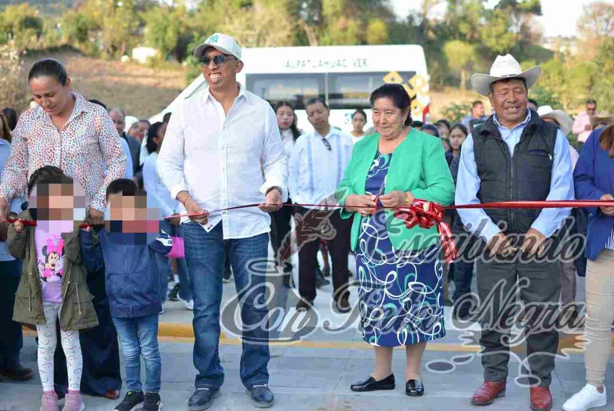 INAUGURA LEONEL SÁNCHEZ REYES PARQUE DE TEACALCO