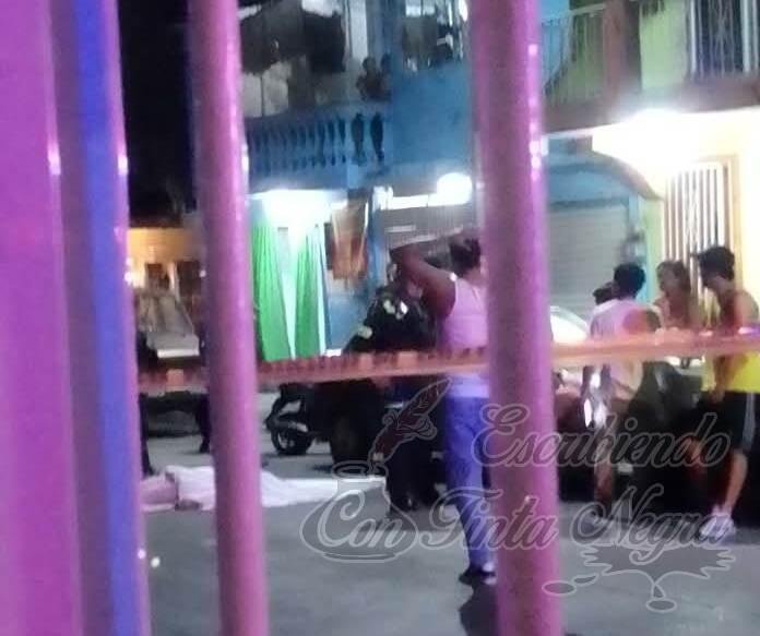 CAE JOVEN DEL TECHO DE SU CASA