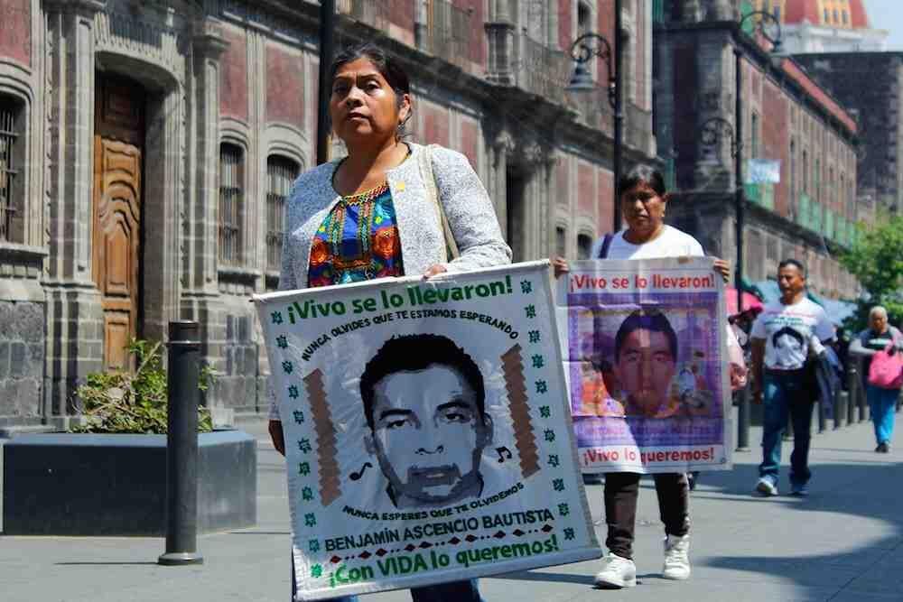 CLAUDIA SHEINBAUM CREA NUEVO EQUIPO PARA INVESTIGAR CASO AYOTZINAPA