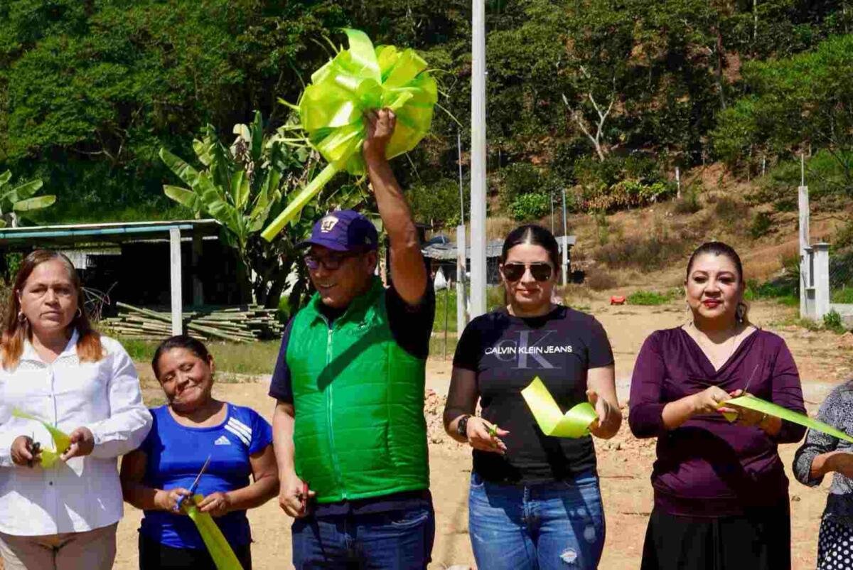 INAUGURA ERNESTO RUIZ OBRA DE DRENAJE EN CHOCAMÁN