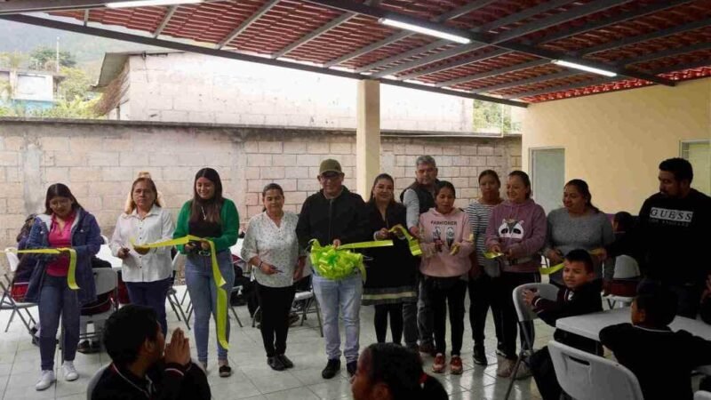 INAUGURA ERNESTO RUIZ COMEDOR ESCOLAR