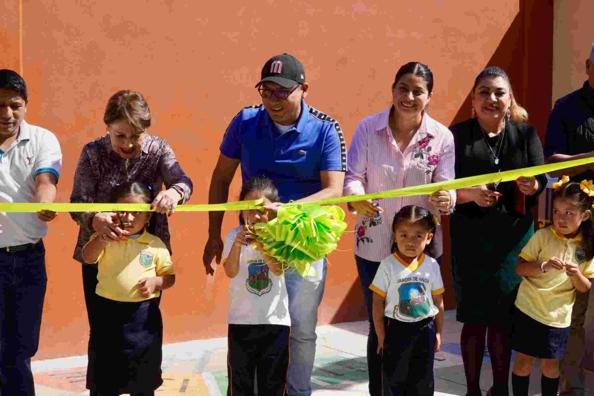 INAUGURAN AULA EN KINDER DE CHOCAMÁN