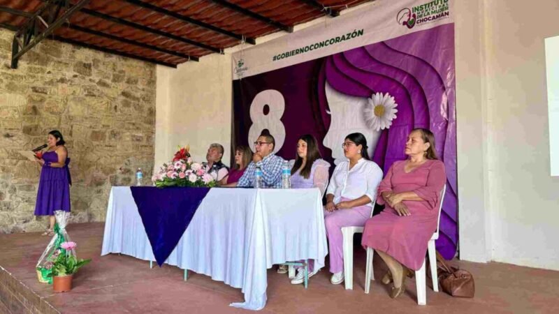 IMPARTEN CHARLA CON MOTIVO DEL DÍA DE LA MUJER