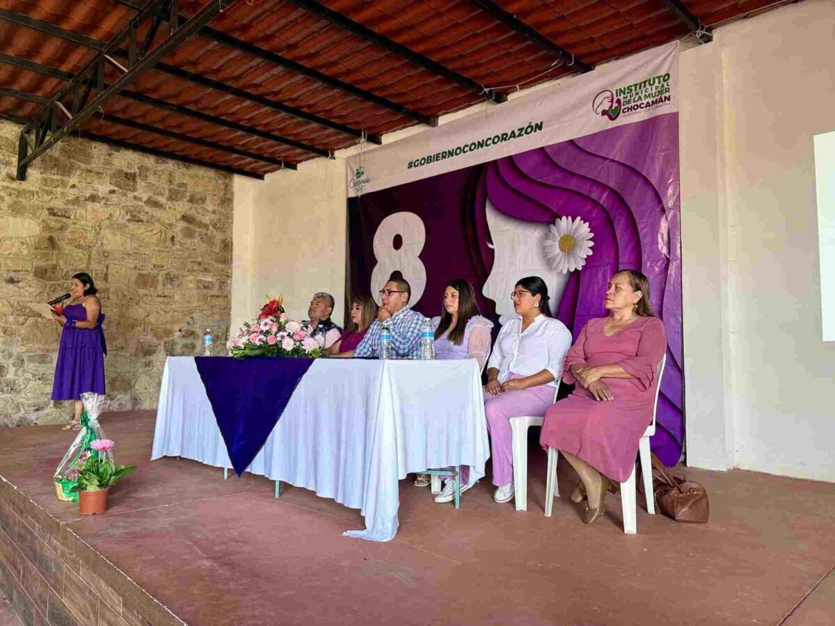 IMPARTEN CHARLA CON MOTIVO DEL DÍA DE LA MUJER