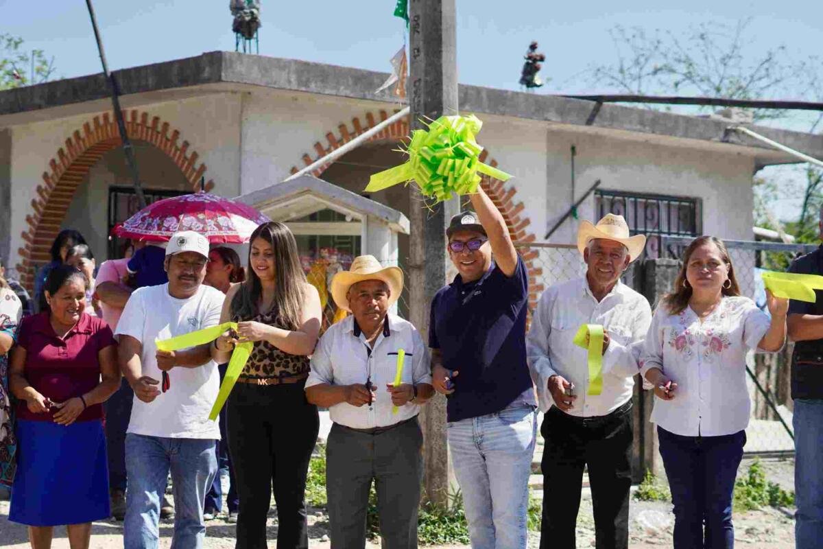 INAUGURA ALCALDE DE CHOCAMÁN OBRA EN CALAQUIOCO