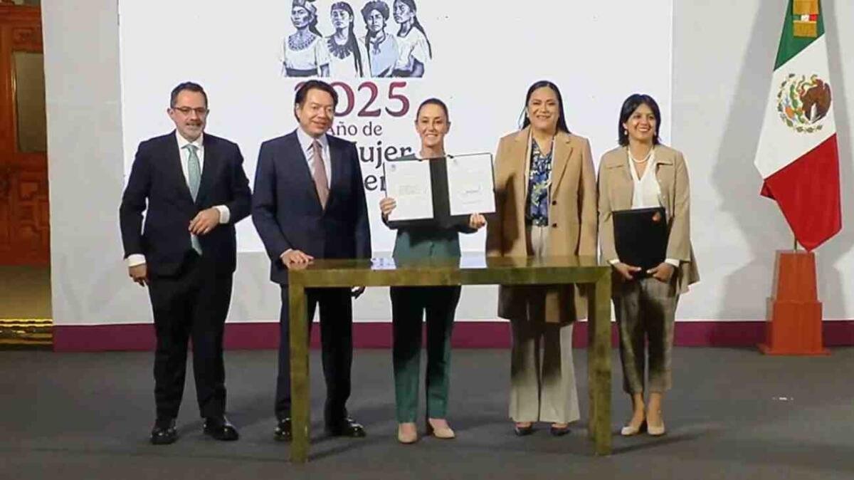 CLAUDIA SHEINBAUM FIRMA DECRETO QUE PROHÍBE LA SIEMBRA DE MAÍZ TRANSGÉNICO