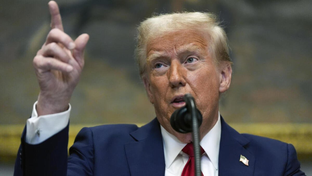 TRUMP NO IMPONDRÁ MULTAS POR HABLAR ESPAÑOL EN LUGARES PÚBLICOS DE EU