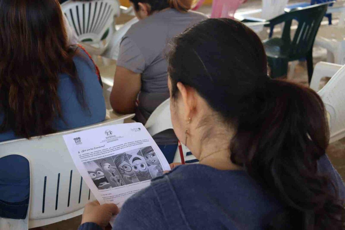 IMPARTEN TALLER SOBRE LAS EMOCIONES EN ESCUELA DE FORTÍN