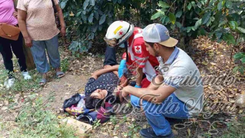 PAREJA DE NOVIOS, LESIONADA AL SER IMPACTADA POR AUTO