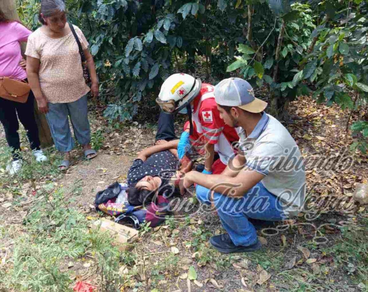 PAREJA DE NOVIOS, LESIONADA AL SER IMPACTADA POR AUTO