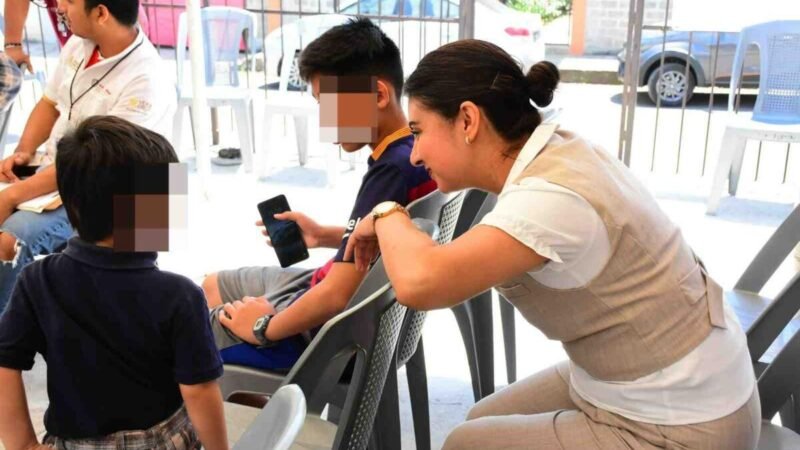 RESPONDEN HABITANTES DEL PUEBLO DE LAS FLORES A FERIA DE LA SALUD