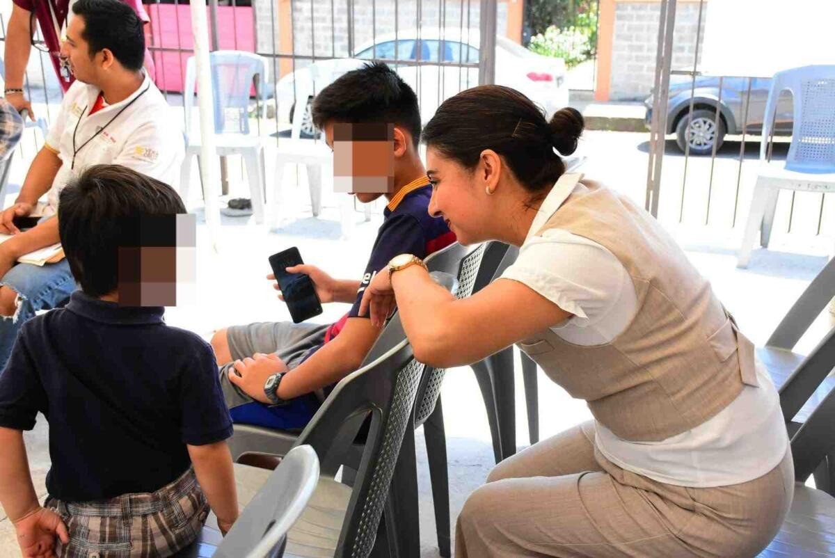 RESPONDEN HABITANTES DEL PUEBLO DE LAS FLORES A FERIA DE LA SALUD