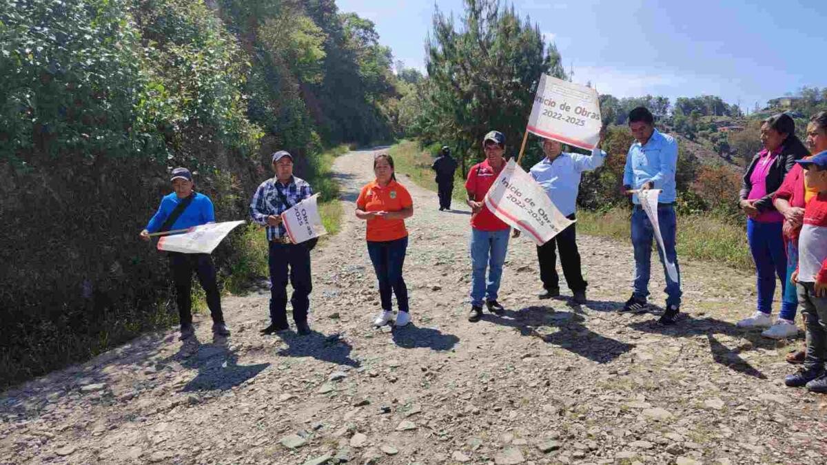 PAVIMENTARÁN CAMINO DE ACATICPAC A AHUATEPEC